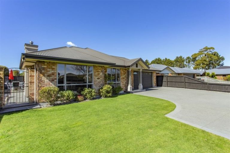 Photo of property in 10 Tawa Place, Parklands, Christchurch, 8083
