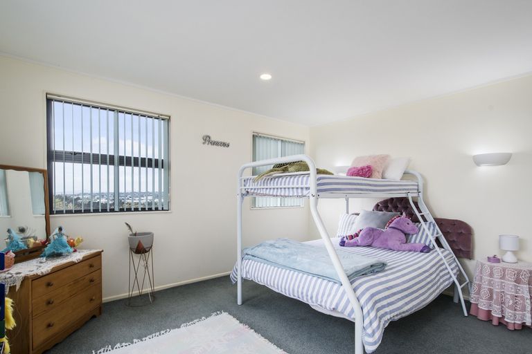 Photo of property in 16 San Lorenzo Rise, Henderson, Auckland, 0612