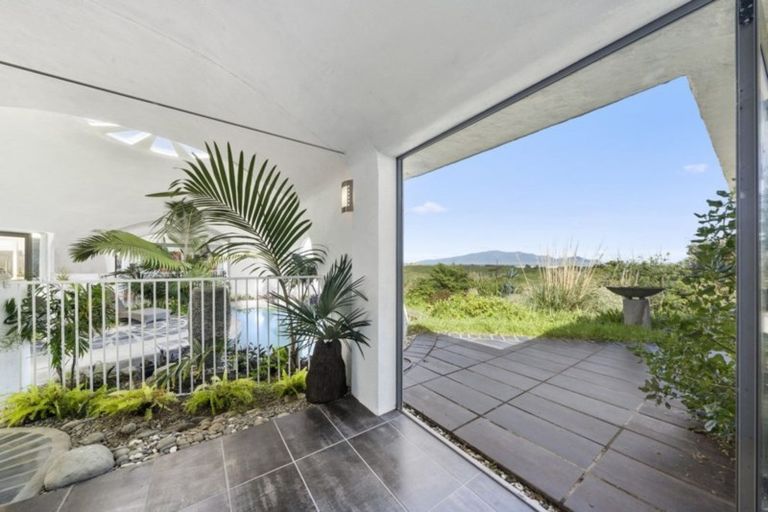 Photo of property in Solemer Beach House, 80 Paetawa Road, Peka Peka, Waikanae, 5391