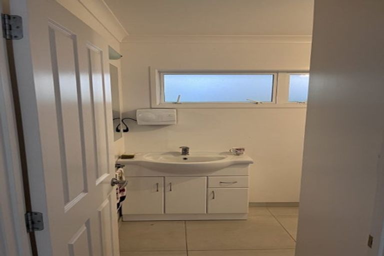 Photo of property in 873a Beach Road, Waiake, Auckland, 0630