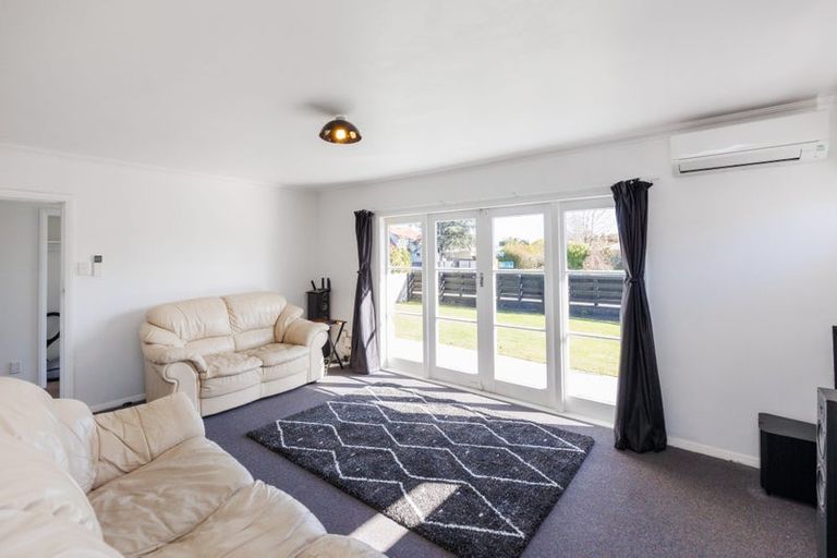 Photo of property in 12 Galway Avenue, Hokowhitu, Palmerston North, 4410