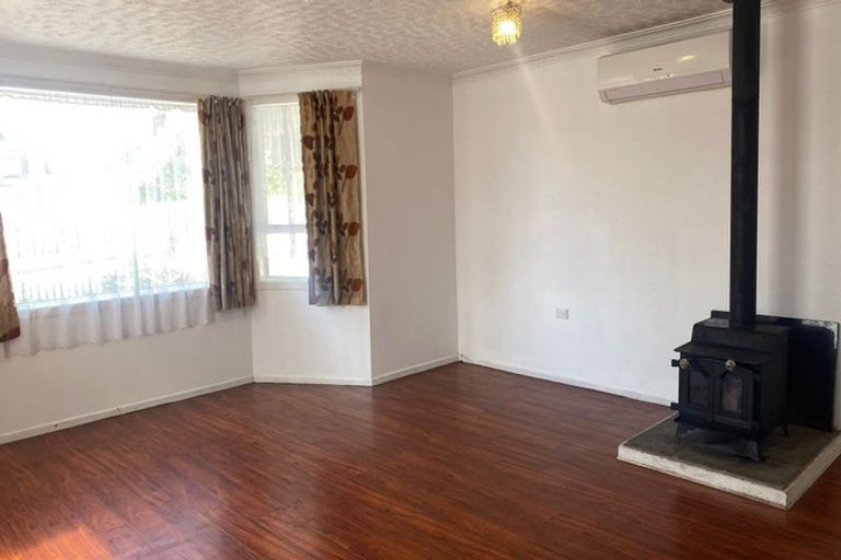 Photo of property in 115 View Road, Sunnyvale, Auckland, 0612