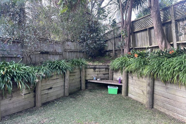 Photo of property in 873a Beach Road, Waiake, Auckland, 0630