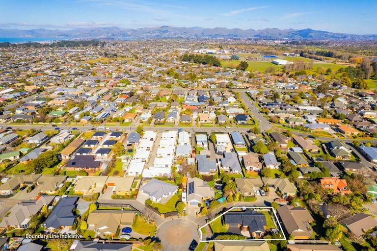 Photo of property in 6 Ronald George Place, Parklands, Christchurch, 8083