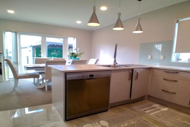 Photo of property in 14 Warbler Crescent, Papakura, 2110