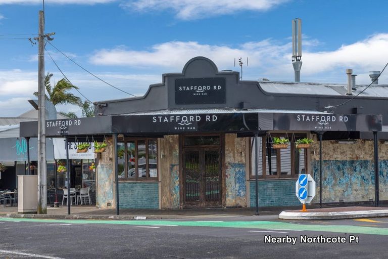 Photo of property in 37 Belle Vue Avenue, Northcote Point, Auckland, 0627