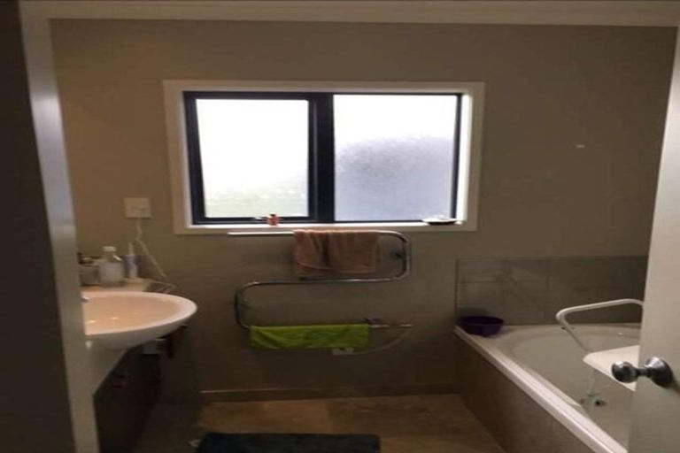 Photo of property in 4 Vicente Place, Oteha, Auckland, 0632