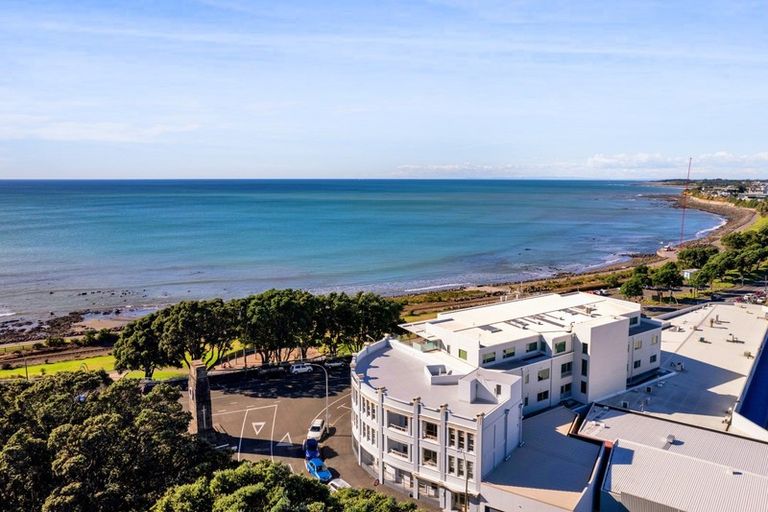 Photo of property in 1e Queen Street, New Plymouth, 4310