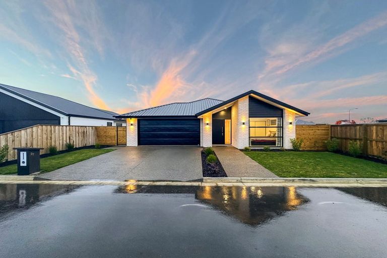 Photo of property in 27 Cousins Street, Woodend, 7691