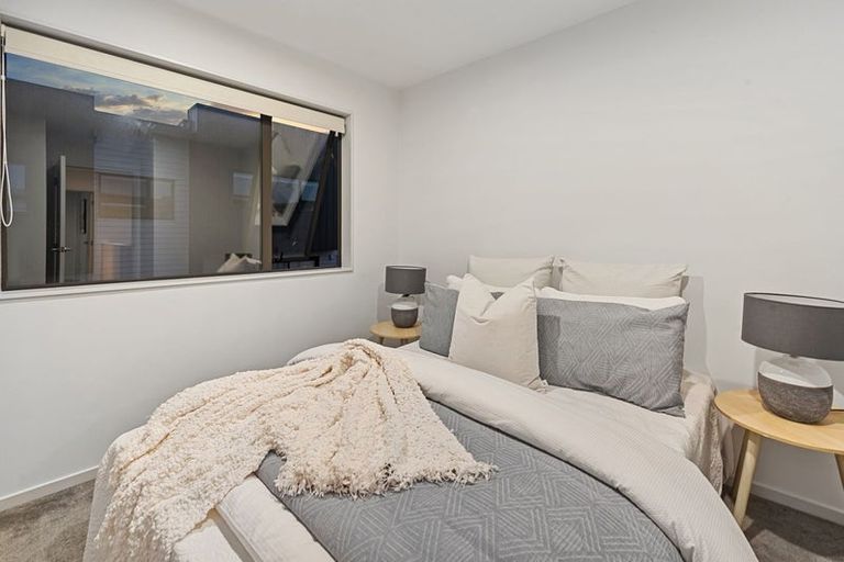 Photo of property in 2c Fowler Street, Northcote, Auckland, 0627