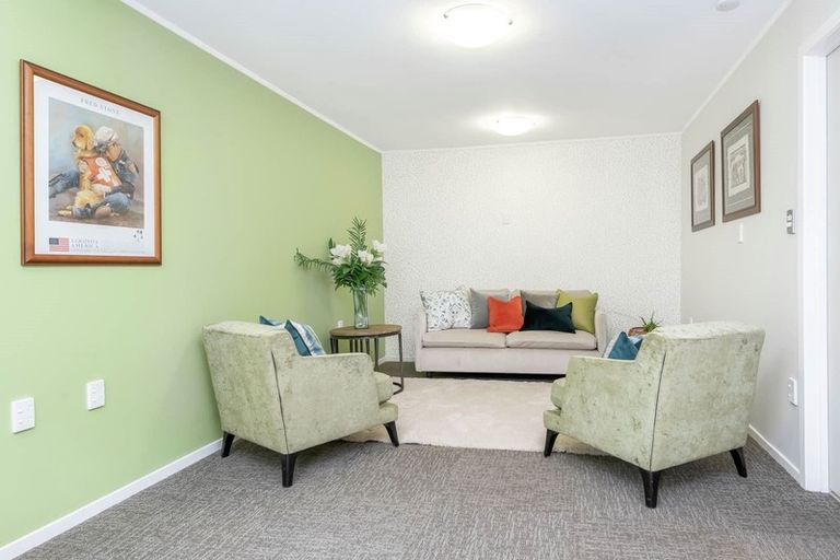 Photo of property in 27 Pickwick Parade, Mellons Bay, Auckland, 2014