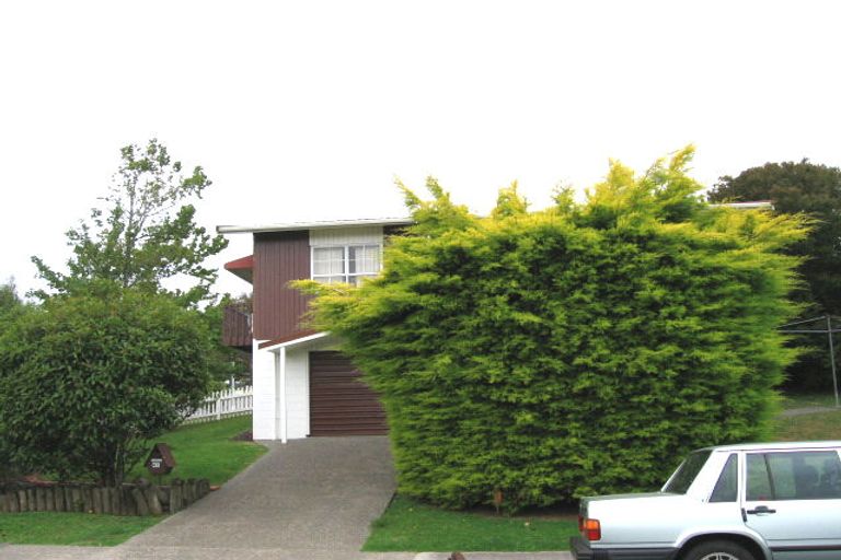 Photo of property in 2/1 Munstead Place, Hillcrest, Auckland, 0627