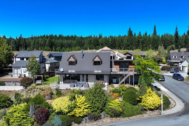 Photo of property in 4 Hamilton Drive, Lake Tekapo, 7999