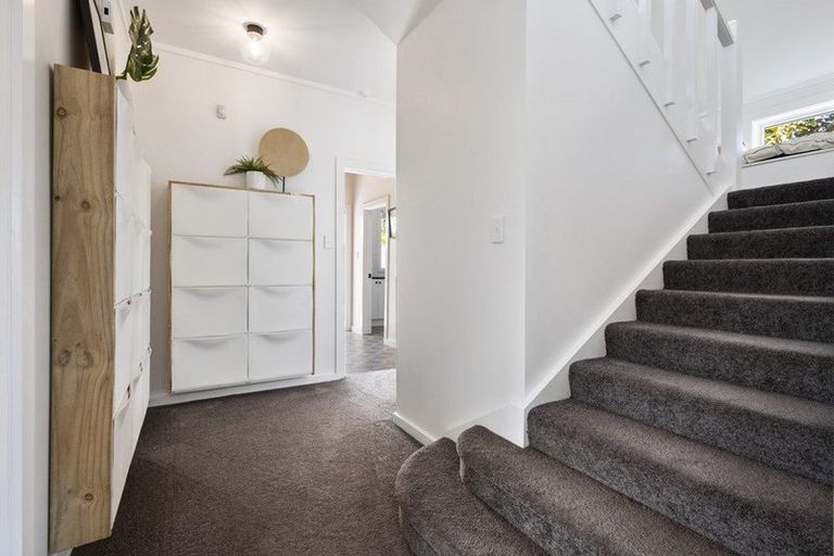 Photo of property in 17 Phoenix Avenue, Hokowhitu, Palmerston North, 4410