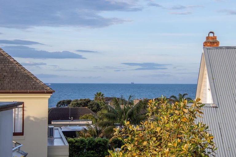 Photo of property in 13 Ocean View Road, Milford, Auckland, 0620