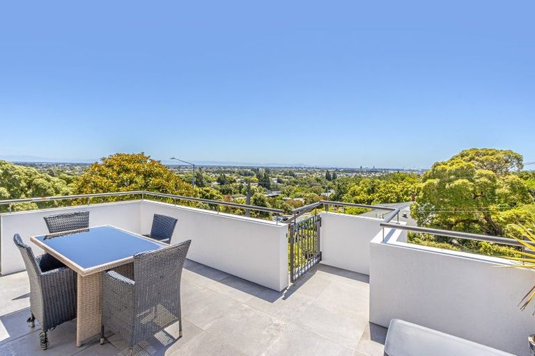 Photo of property in 25 Dyers Pass Road, Cashmere, Christchurch, 8022