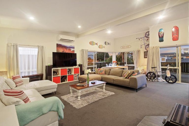 Photo of property in 9 Keven Road, Clarks Beach, Pukekohe, 2679