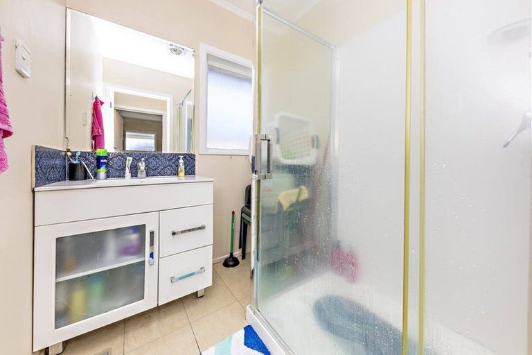 Photo of property in 1/5 Great South Road, Manurewa, Auckland, 2102