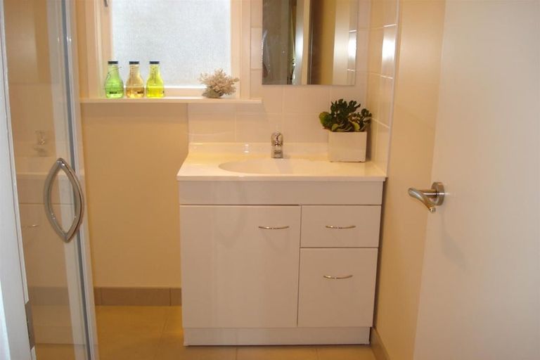 Photo of property in 134 Sunset Road, Unsworth Heights, Auckland, 0632