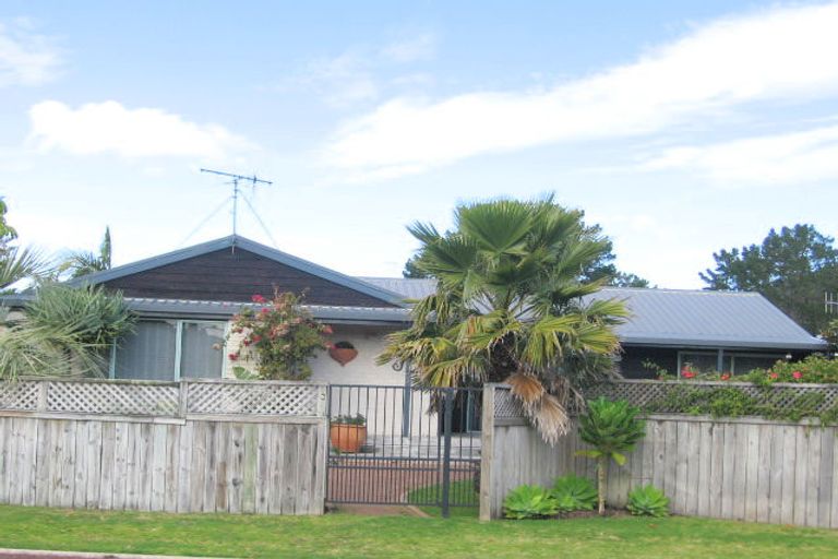 Photo of property in 8 Claxton Avenue, Pauanui, Hikuai, 3579