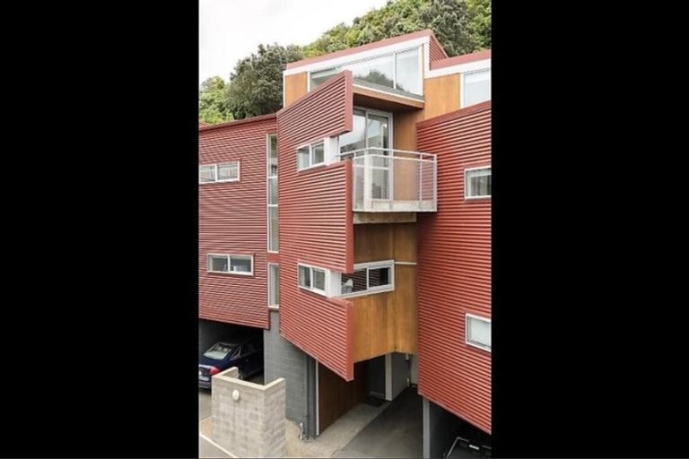 Photo of property in 8/2 Onslow Road, Khandallah, Wellington, 6035