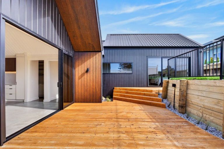 Photo of property in 21 Annie Aranui Drive, Poraiti, 4182