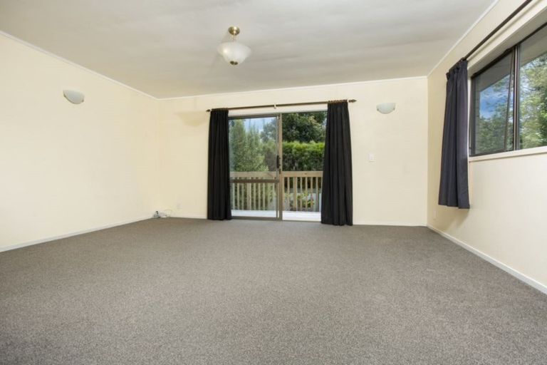 Photo of property in 2/6 Charmaine Road, Torbay, Auckland, 0630