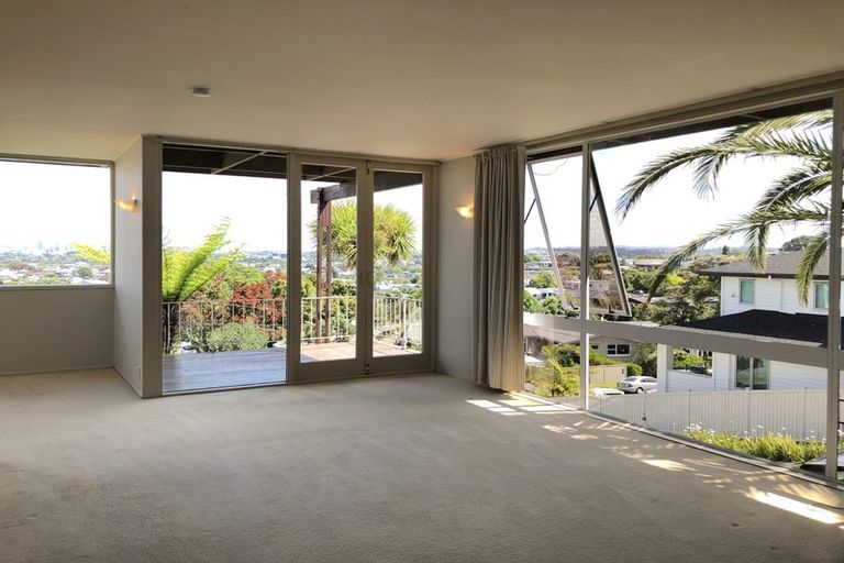 Photo of property in 1/11 Parr Terrace, Castor Bay, Auckland, 0620