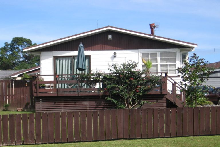 Photo of property in 25 Larissa Avenue, Henderson, Auckland, 0610