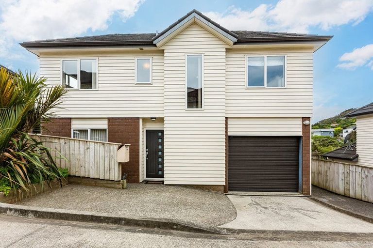 Photo of property in 5/16 Black Rock Road, Newlands, Wellington, 6037