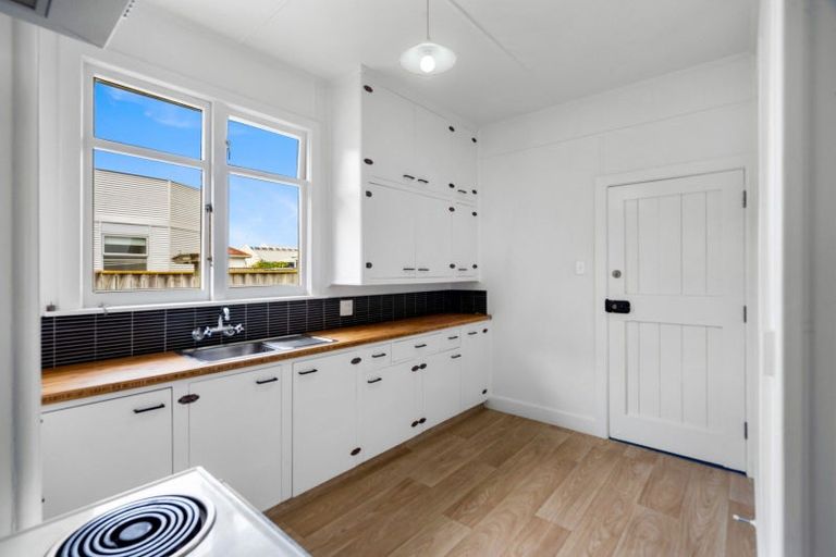 Photo of property in 142 Carlyle Street, Napier South, Napier, 4110