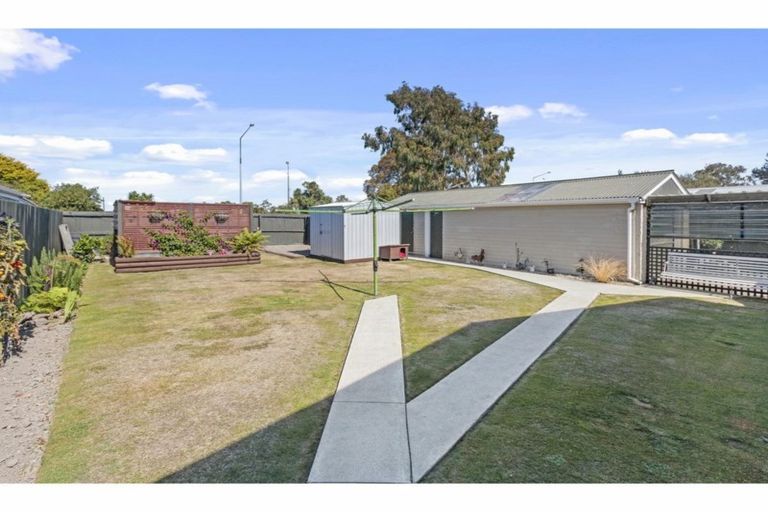 Photo of property in 9 Camelia Place, Islington, Christchurch, 8042
