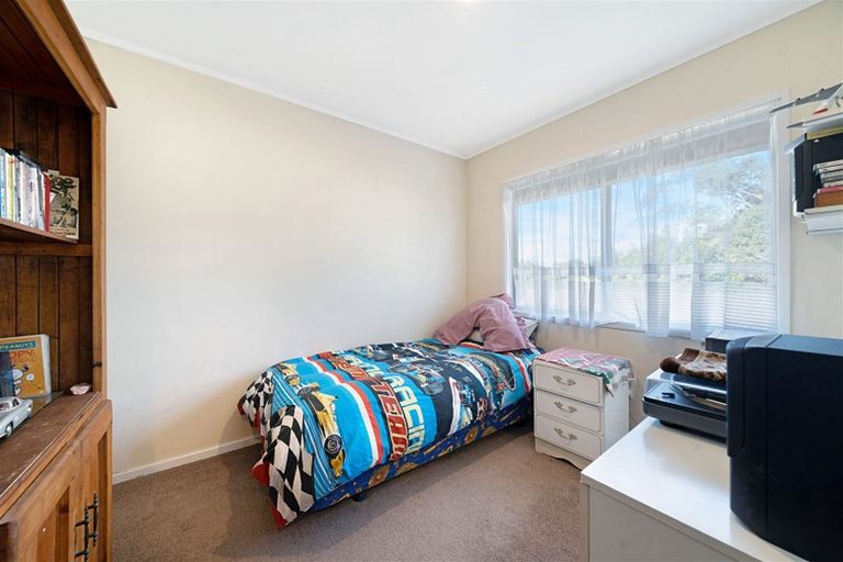 Photo of property in 12 Talavera Place, Te Atatu South, Auckland, 0602