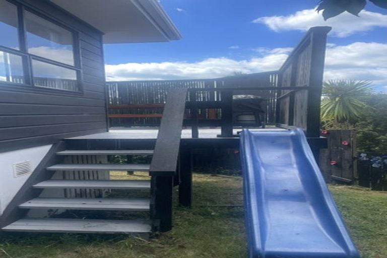 Photo of property in 2/16 Kiteroa Terrace, Rothesay Bay, Auckland, 0630