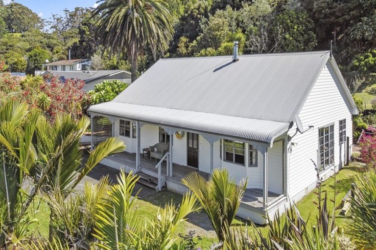 Photo of property in 31 Matauwhi Road, Russell, 0202