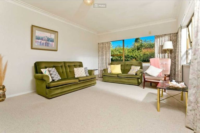 Photo of property in 2/4 Nea Place, Hillcrest, Auckland, 0627