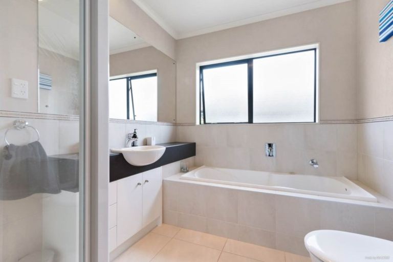 Photo of property in 52 Stranraer Crescent, Wattle Downs, Auckland, 2103