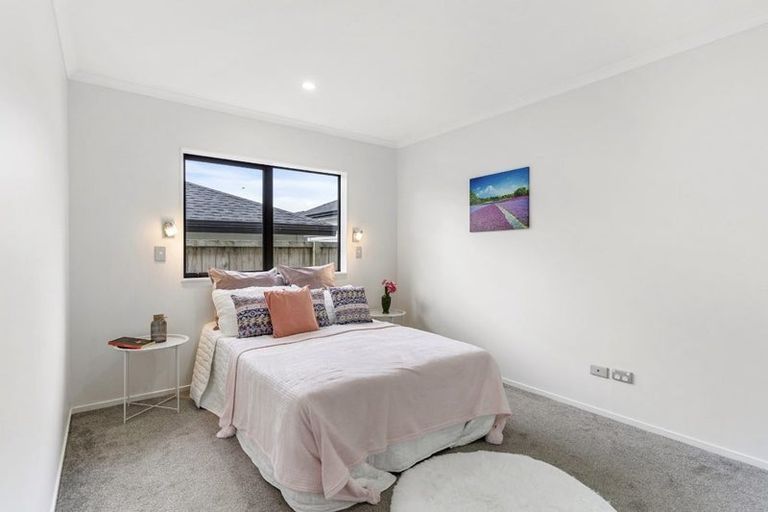 Photo of property in 33 Koroheke Road, Takanini, 2110