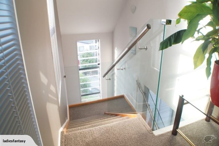 Photo of property in 2/10 Silver Moon Road, Albany Heights, Auckland, 0632