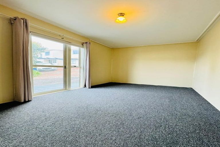Photo of property in 80p Tirimoana Road, Te Atatu South, Auckland, 0602