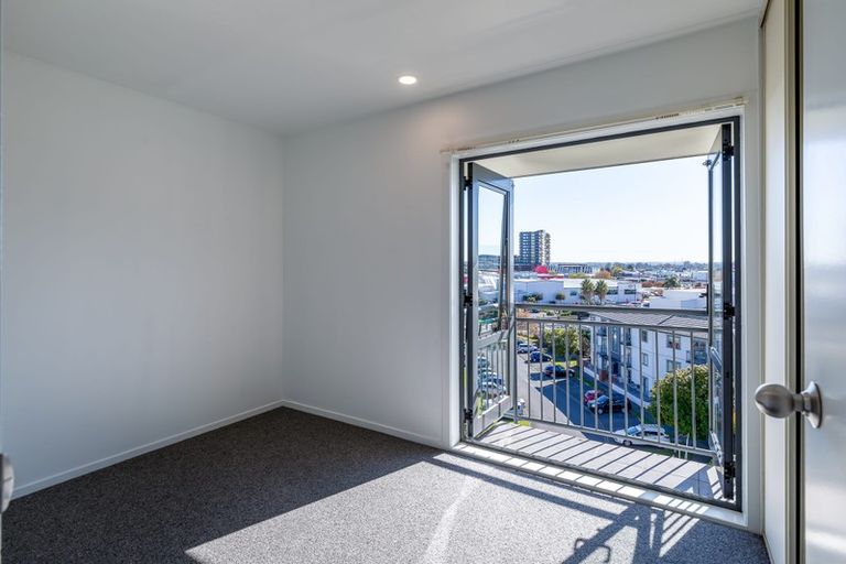 Photo of property in 5e/10 Crown Lynn Place, New Lynn, Auckland, 0600