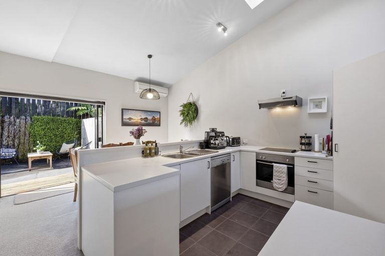 Photo of property in 2 Budleigh Street, Frankleigh Park, New Plymouth, 4310