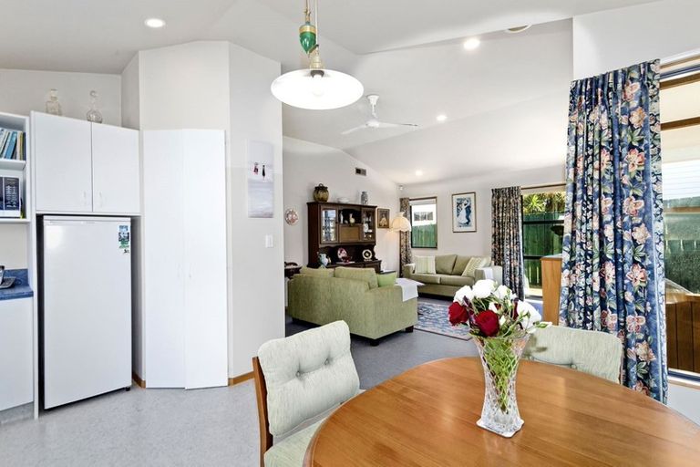 Photo of property in 9b Bay Drive, Titahi Bay, Porirua, 5022