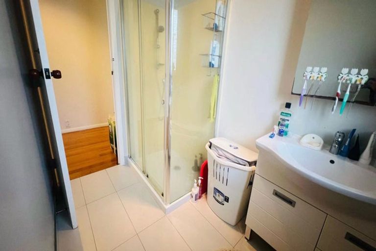 Photo of property in 1/172 Forrest Hill Road, Forrest Hill, Auckland, 0620