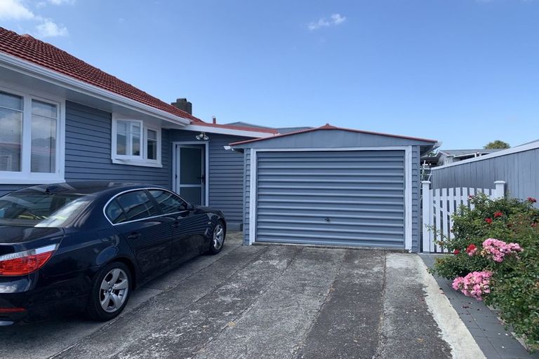 Photo of property in 1/25 Barrys Road, Glendene, Auckland, 0602