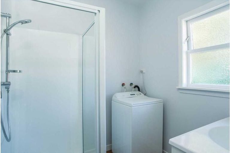 Photo of property in 12 Edge Hill, Mount Victoria, Wellington, 6011