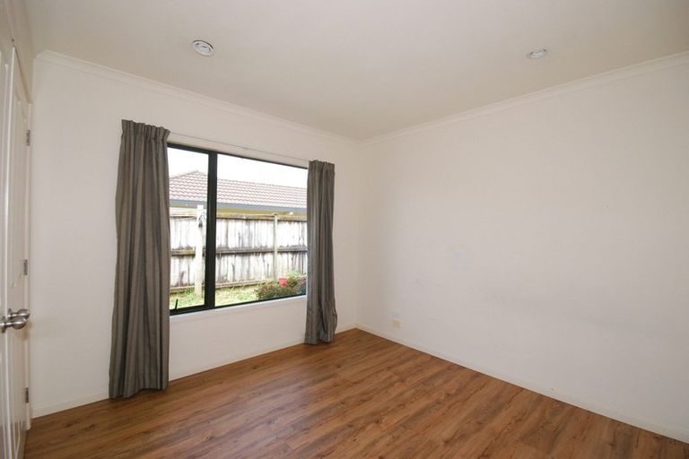 Photo of property in 74 Redcastle Drive, East Tamaki, Auckland, 2013