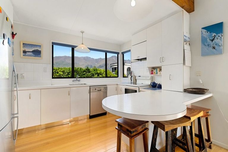 Photo of property in 12 Mulberry Lane, Wanaka, 9305