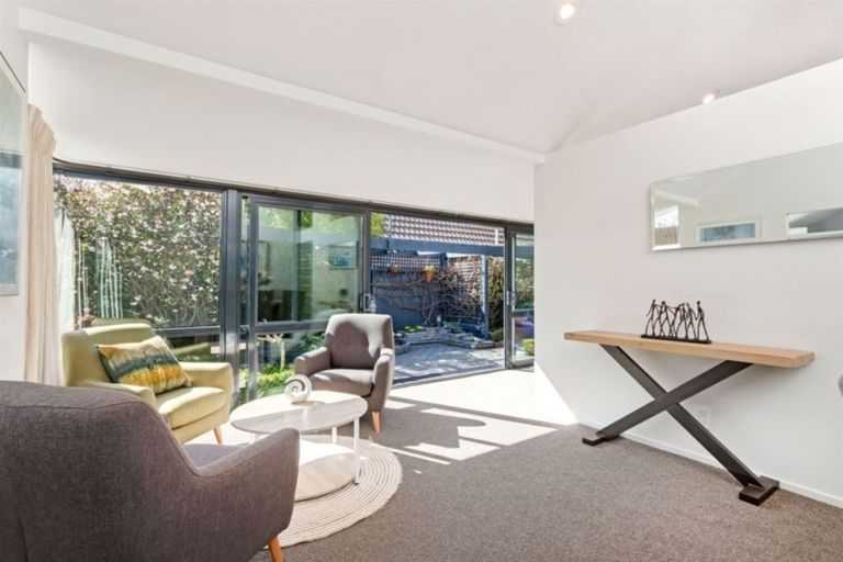 Photo of property in 11 Cricklewood Place, Avonhead, Christchurch, 8042