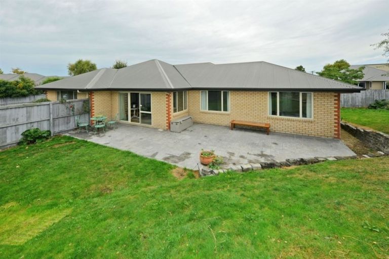 Photo of property in 5 Willowview Drive, Redwood, Christchurch, 8051